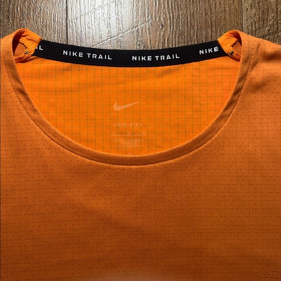 Nike Trail Dri-Fit Tee - Picture 6 of 7